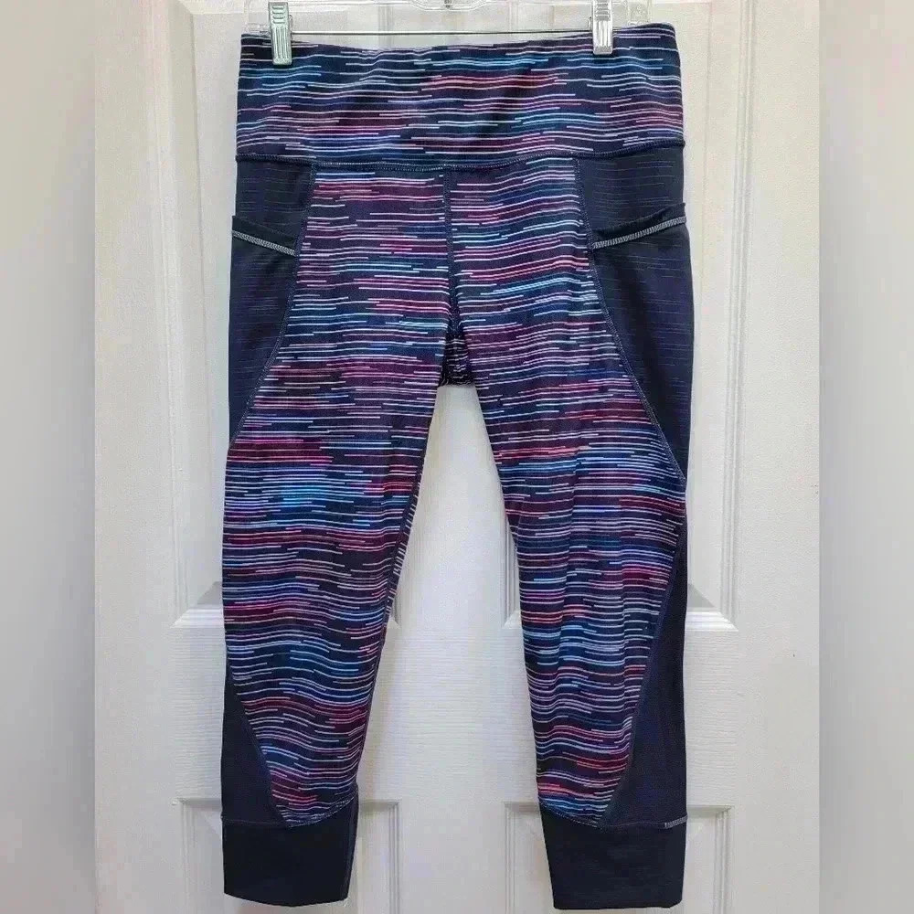 Athleta Replay Capri Athletic Leggings w/side pockets & Back pocket Size Medium